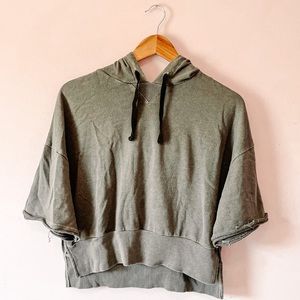 • cropped short sleeve hoodie •